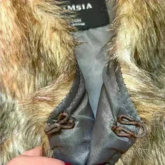 Glamsia Faux Fur Vest Womens Sz medium sleeveless - Picture 5 of 6